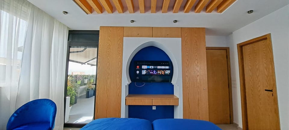 TV and multimedia, wardrobe