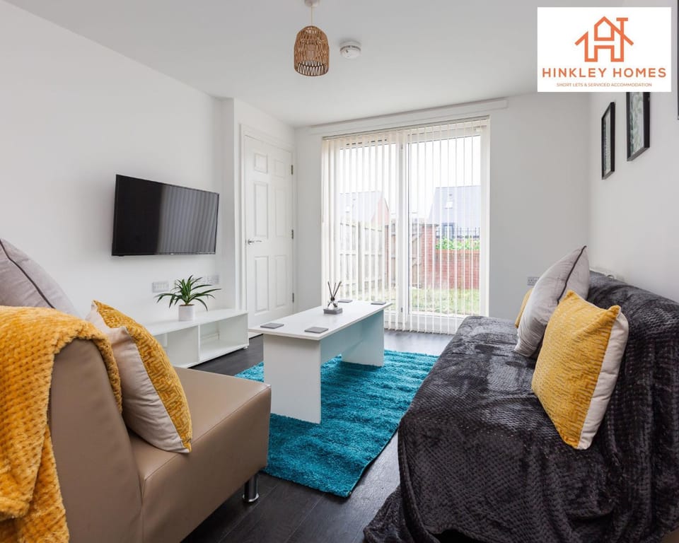 Communal lounge/ TV room, TV and multimedia, Living room, Seating area, Evening entertainment
