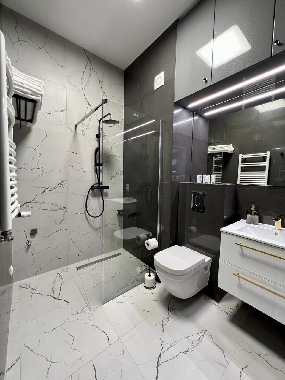 Shower, Toilet, Bathroom