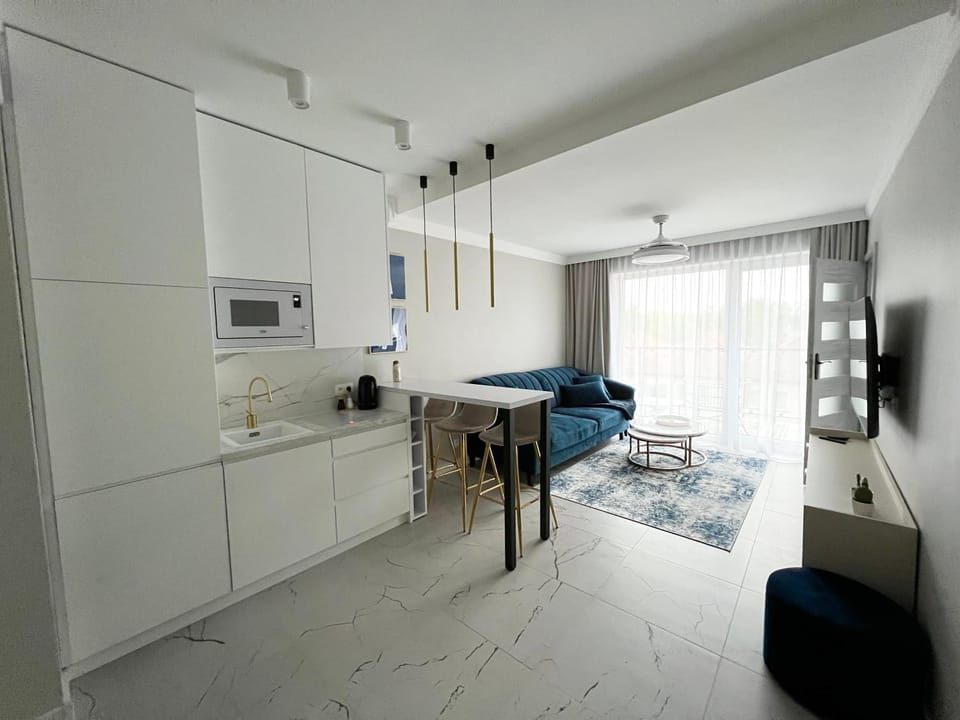 Kitchen or kitchenette, Living room, Dining area, minibar, stove