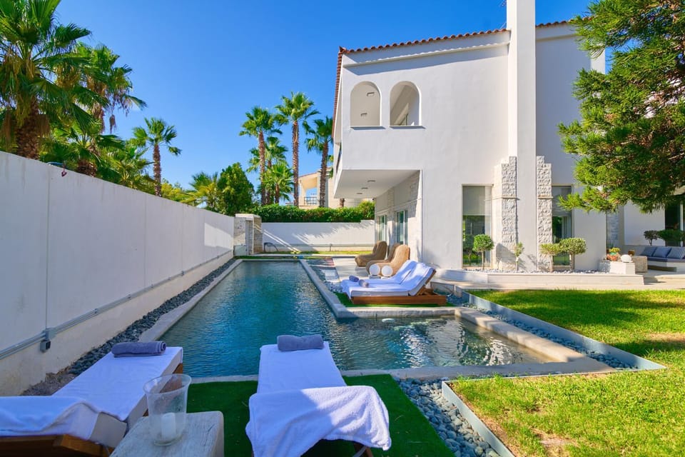 Property building, Patio, Spring, Day, Natural landscape, Garden, Living room, Seating area, Garden view, Pool view, Swimming pool, Swimming pool, sunbed