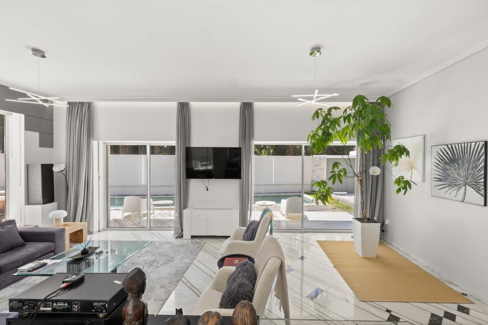 Activities, TV and multimedia, Living room, Photo of the whole room, Seating area, Pool view, Pool view, Swimming pool, Swimming pool, air conditioner, air conditioner