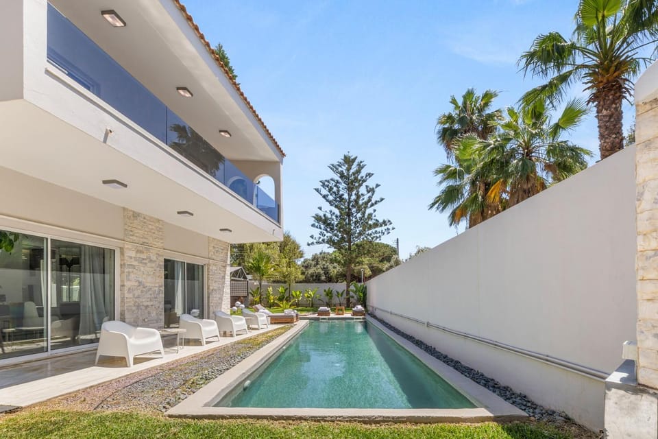 Property building, Patio, Day, Garden, Garden view, Pool view, Swimming pool, sunbed