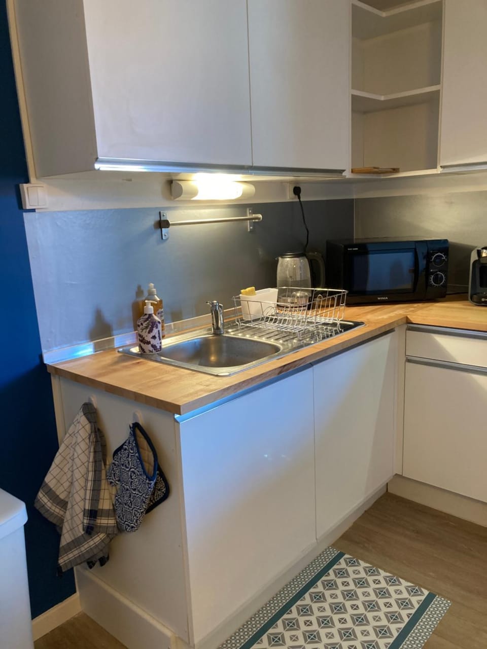 Kitchen or kitchenette