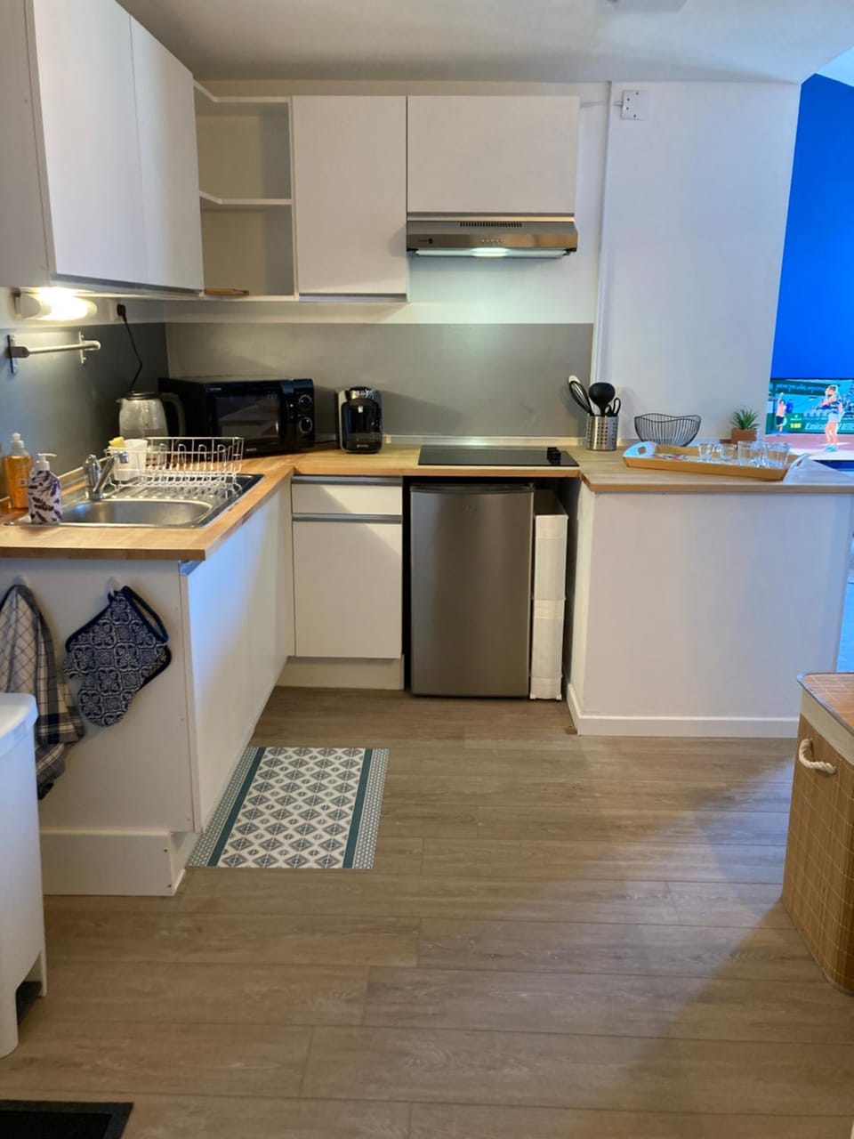 Kitchen or kitchenette