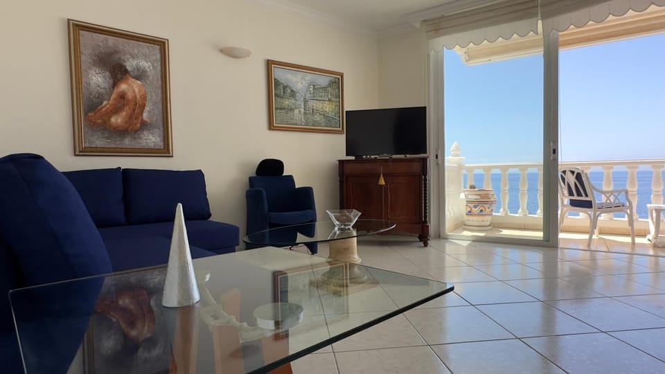 Communal lounge/ TV room, Natural landscape, TV and multimedia, View (from property/room), Balcony/Terrace, Living room, Seating area, Evening entertainment, Sea view