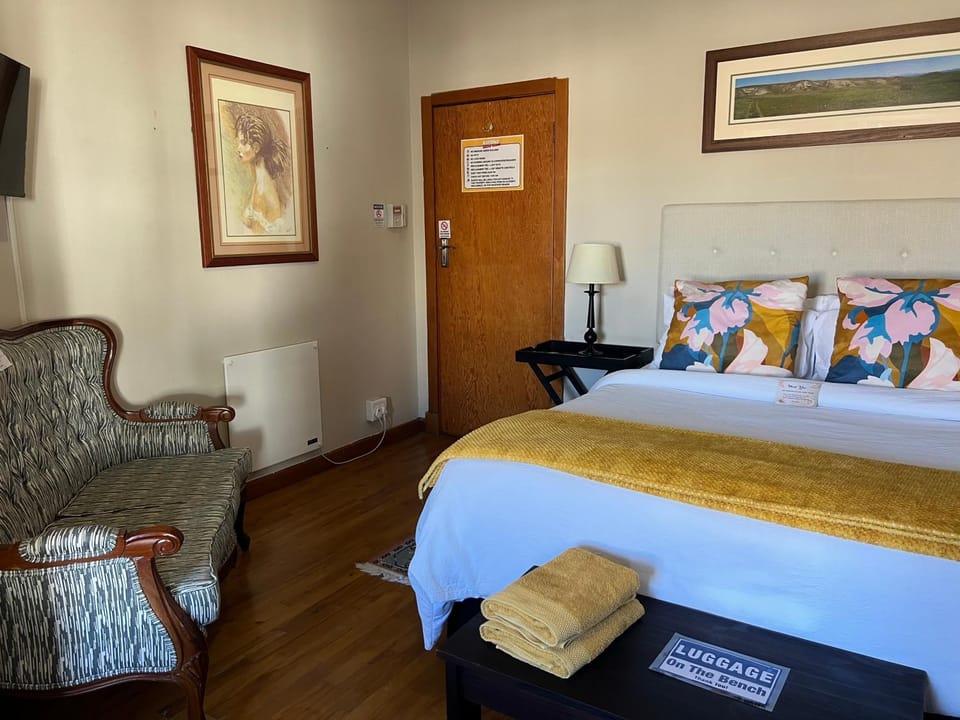 Bed, View (from property/room), Photo of the whole room, Bedroom