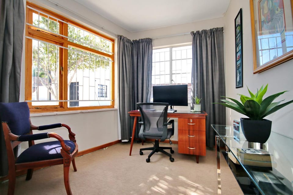 Photo of the whole room, Seating area, Bedroom