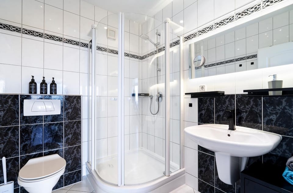 Shower, Toilet, Bathroom