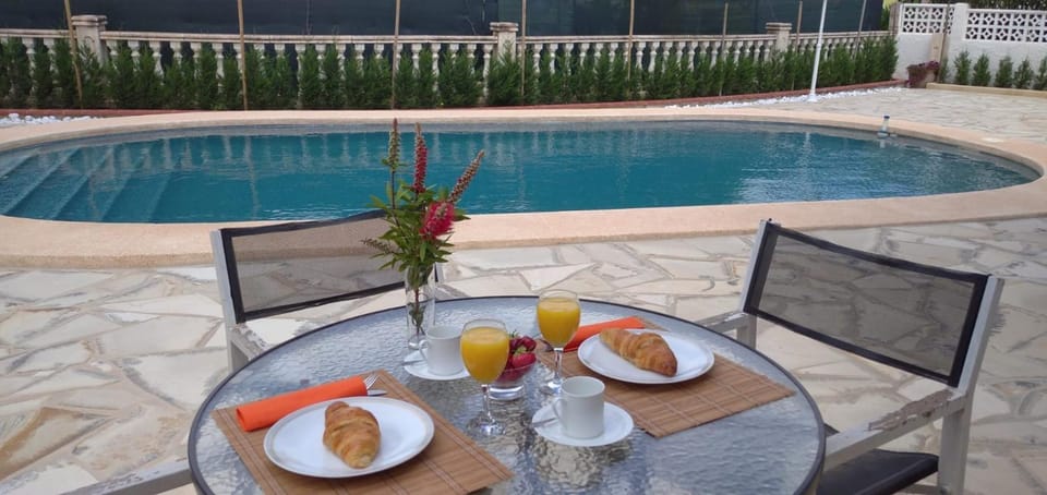 Pool view, Swimming pool, Breakfast