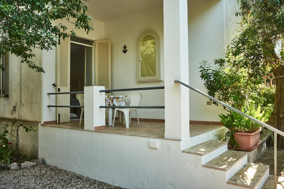Property building, Garden, Garden, View (from property/room), Balcony/Terrace, Balcony/Terrace, Garden view