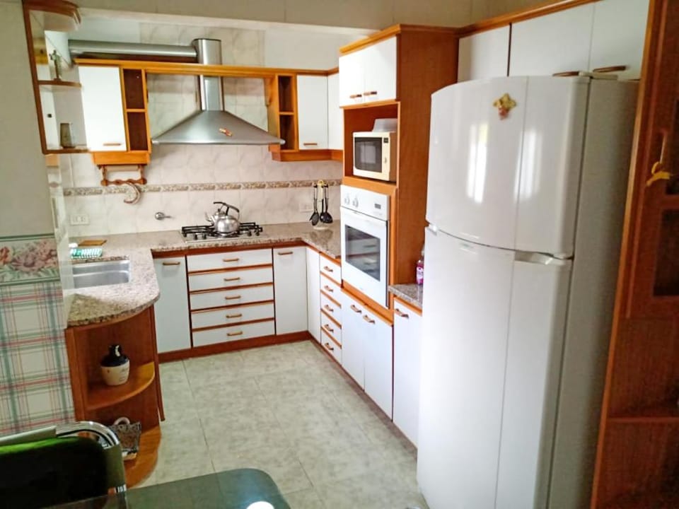 Kitchen or kitchenette, minibar, pet friendly, stove
