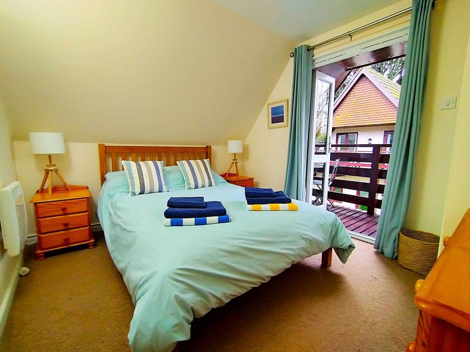 Bed, Photo of the whole room, Bedroom, bunk bed