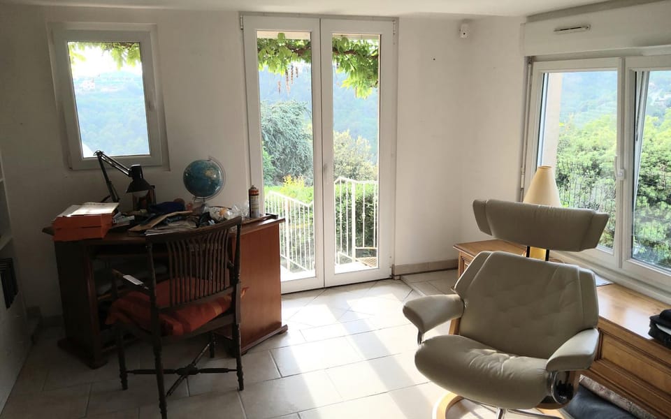 Seating area