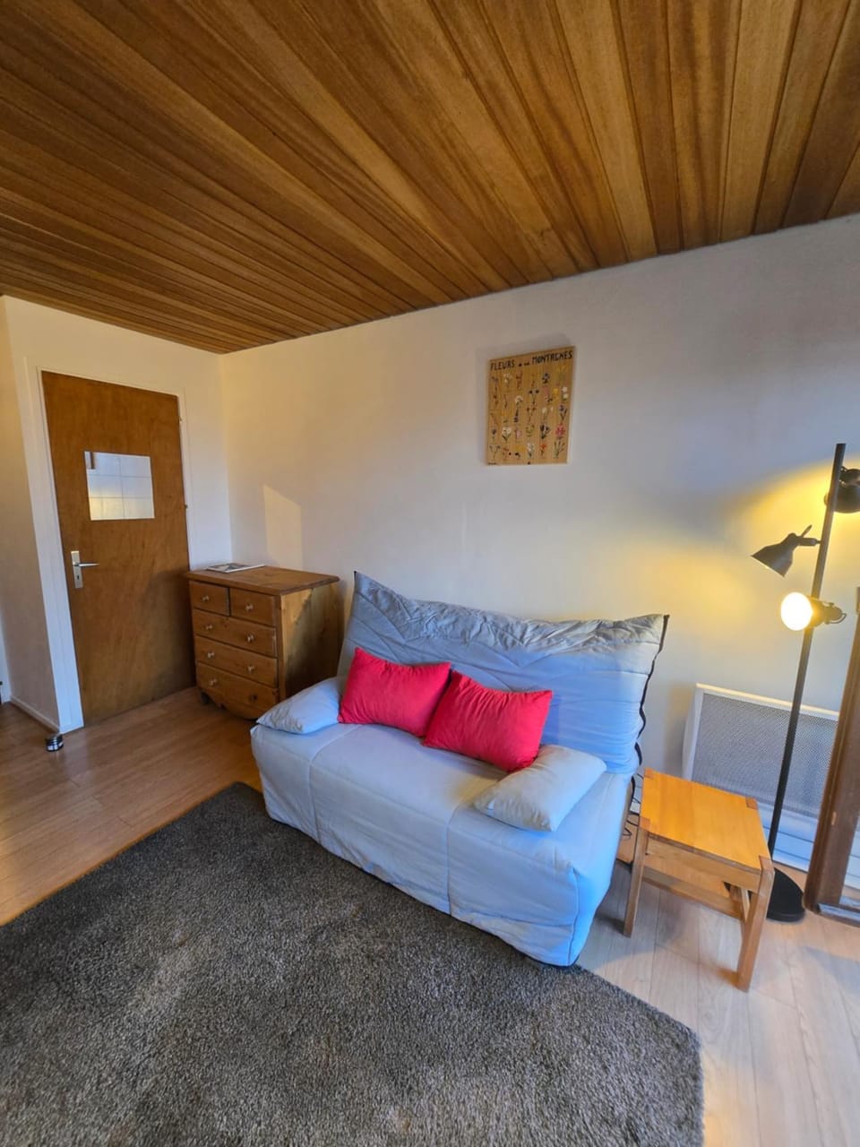 Bed, Seating area