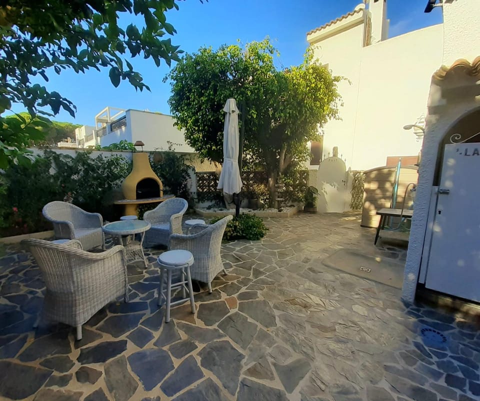 BBQ facilities, Seating area