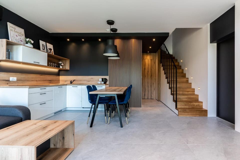 Kitchen or kitchenette, Living room, Seating area, Dining area