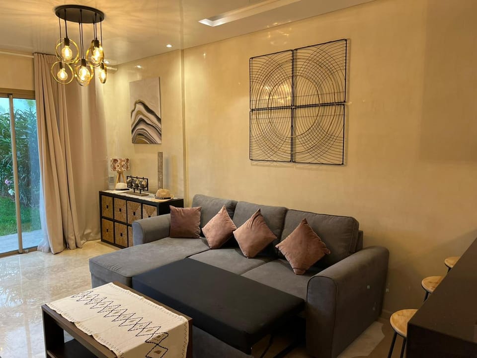 Communal lounge/ TV room, TV and multimedia, Living room, Lounge or bar, Seating area, locker, locker