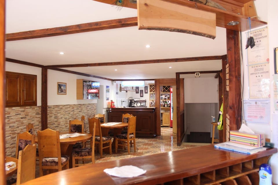 Restaurant/places to eat, Lobby or reception, Lounge or bar