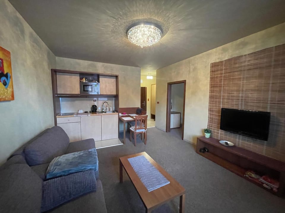 Communal lounge/ TV room, Ski School, Skiing, TV and multimedia, Kitchen or kitchenette, Hiking, hair dresser, kitchen