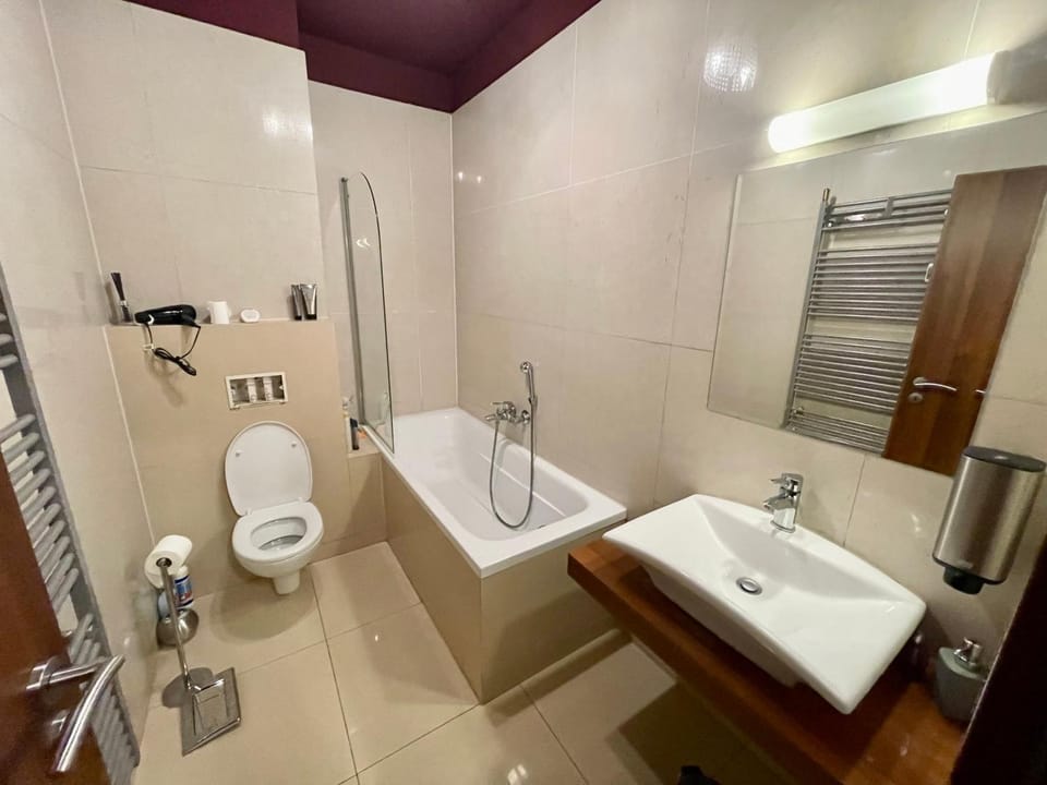 Shower, Toilet, Bathroom, Bath, heating, towels