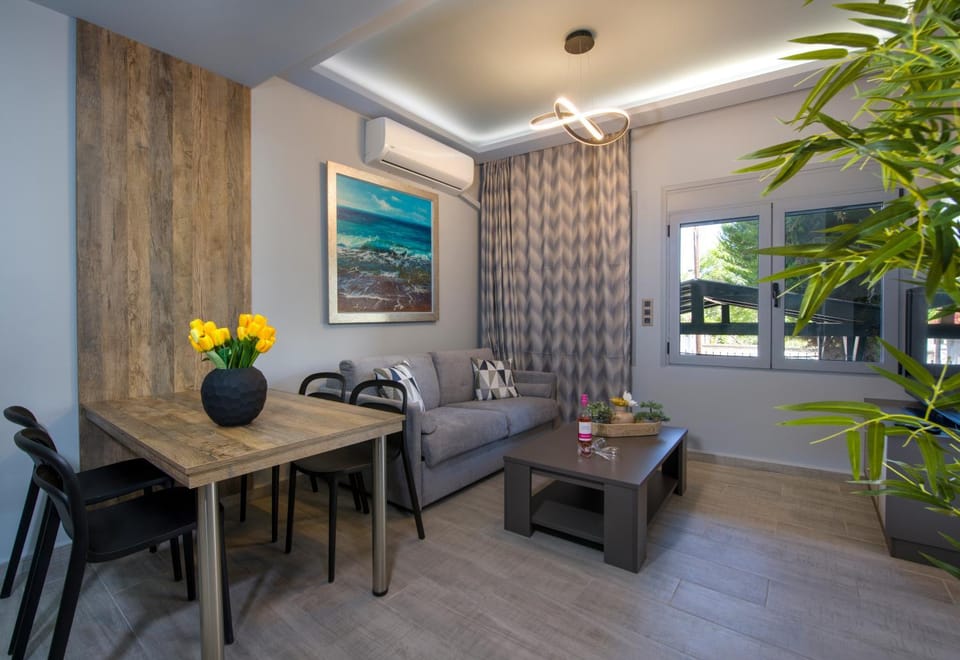 Summer, Living room, Seating area, Dining area