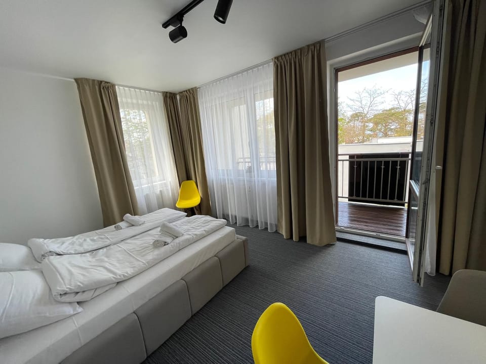 Bed, Balcony/Terrace, Photo of the whole room, Bedroom
