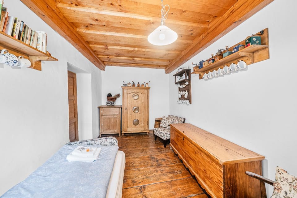 Bed, Living room