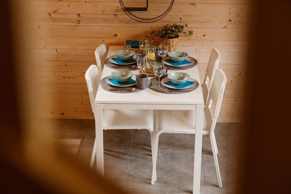Food and drinks, Dining area, Food