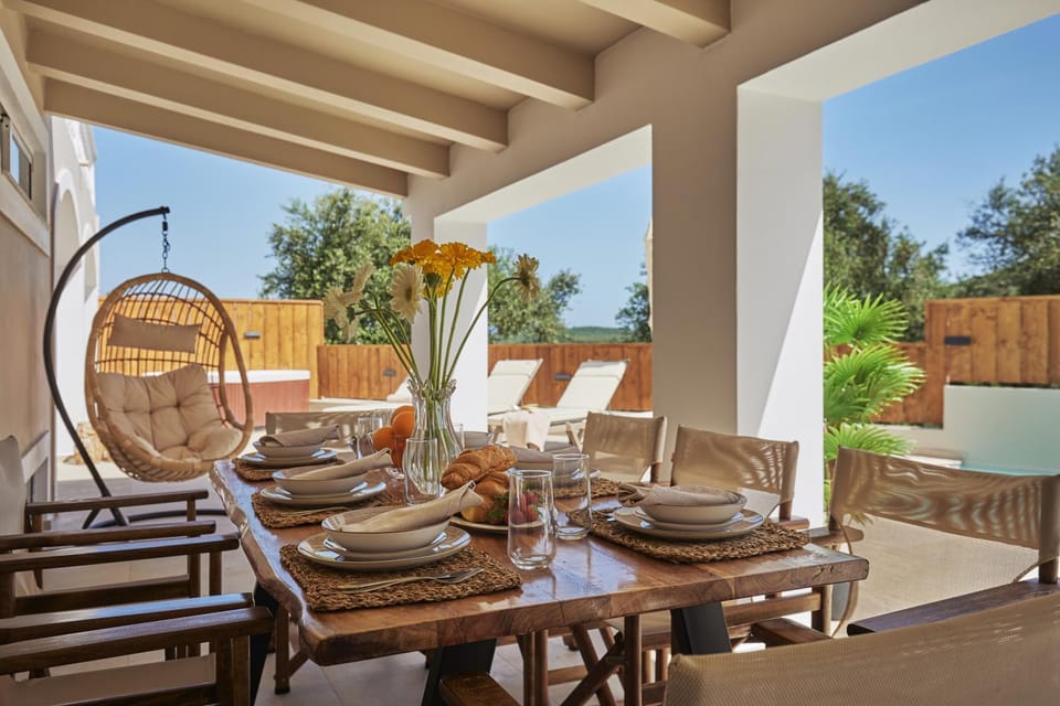 Swimming pool, Breakfast