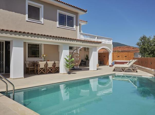Swimming pool, Swimming pool