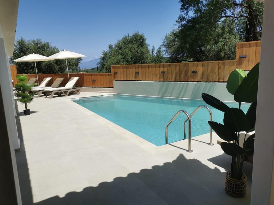 Pool view, Swimming pool, sunbed