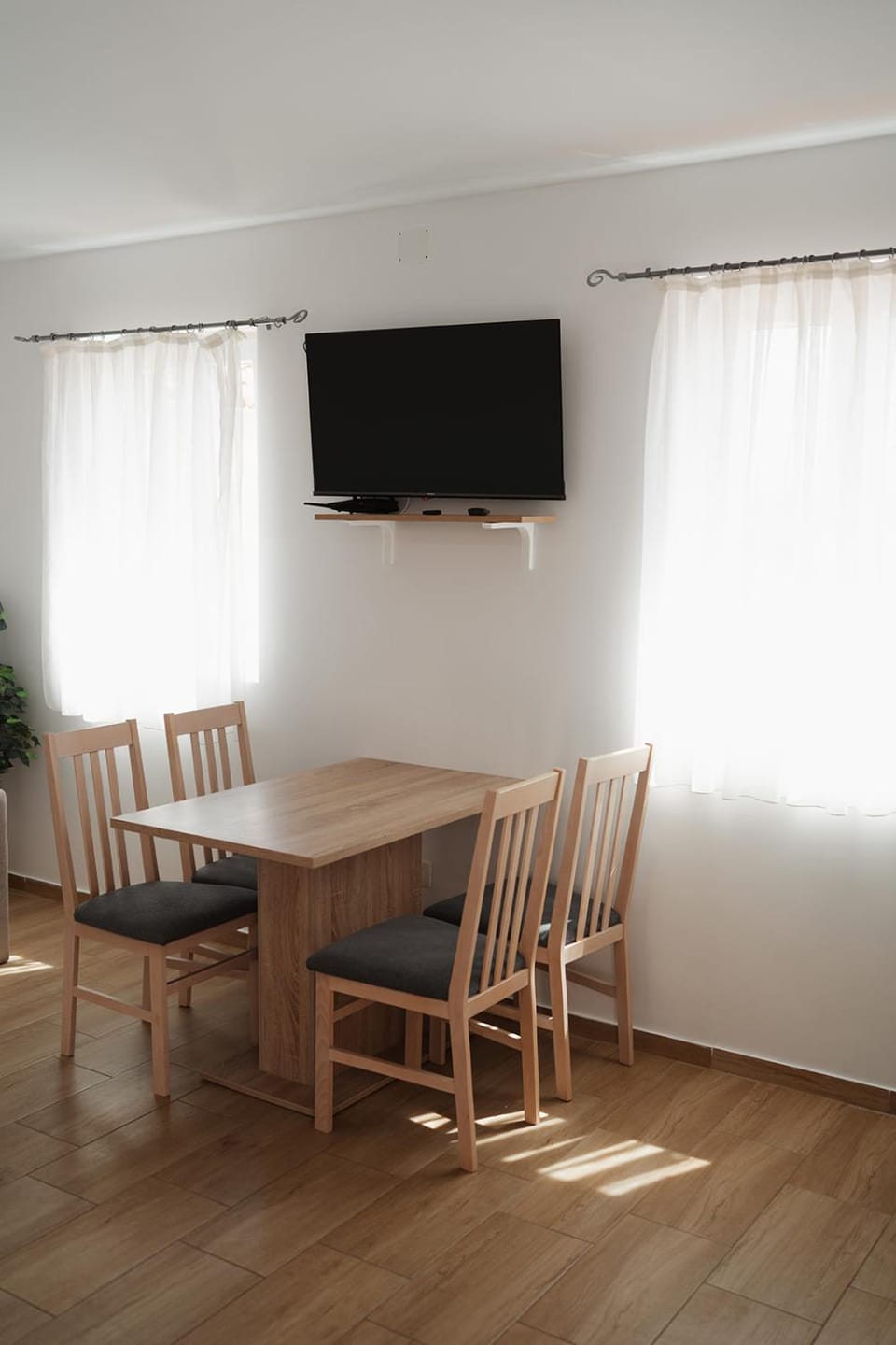 TV and multimedia, Dining area