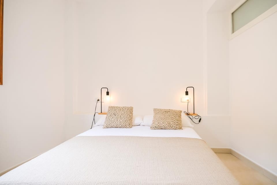 Bed, Photo of the whole room, Bedroom