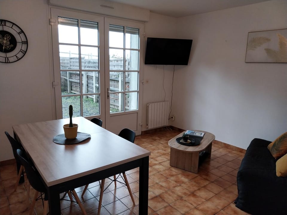 TV and multimedia, Living room, Dining area
