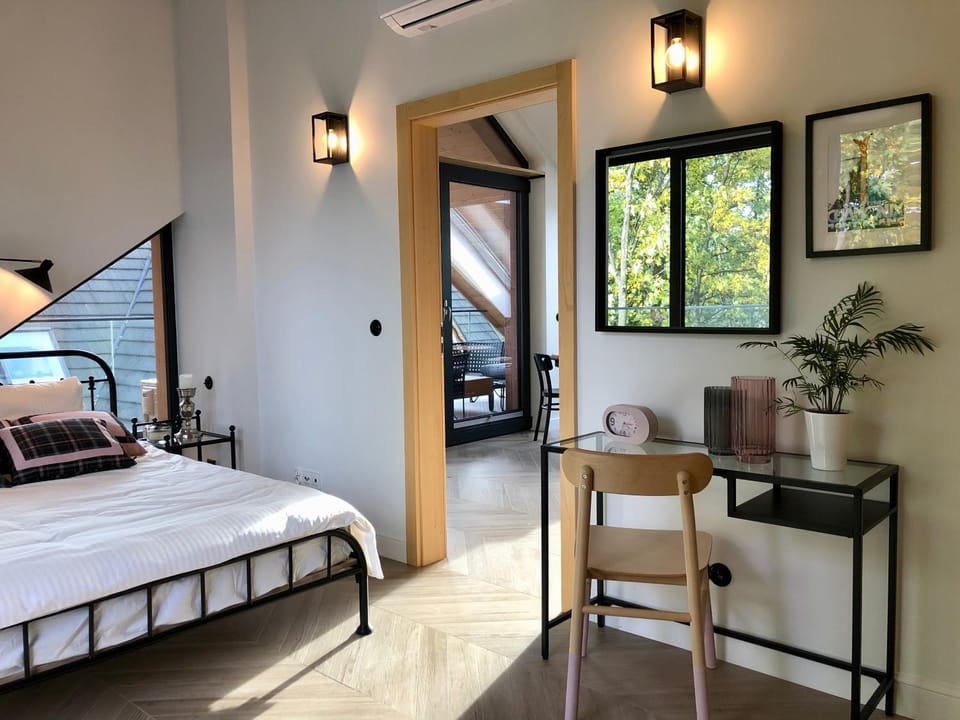 Photo of the whole room, Bedroom