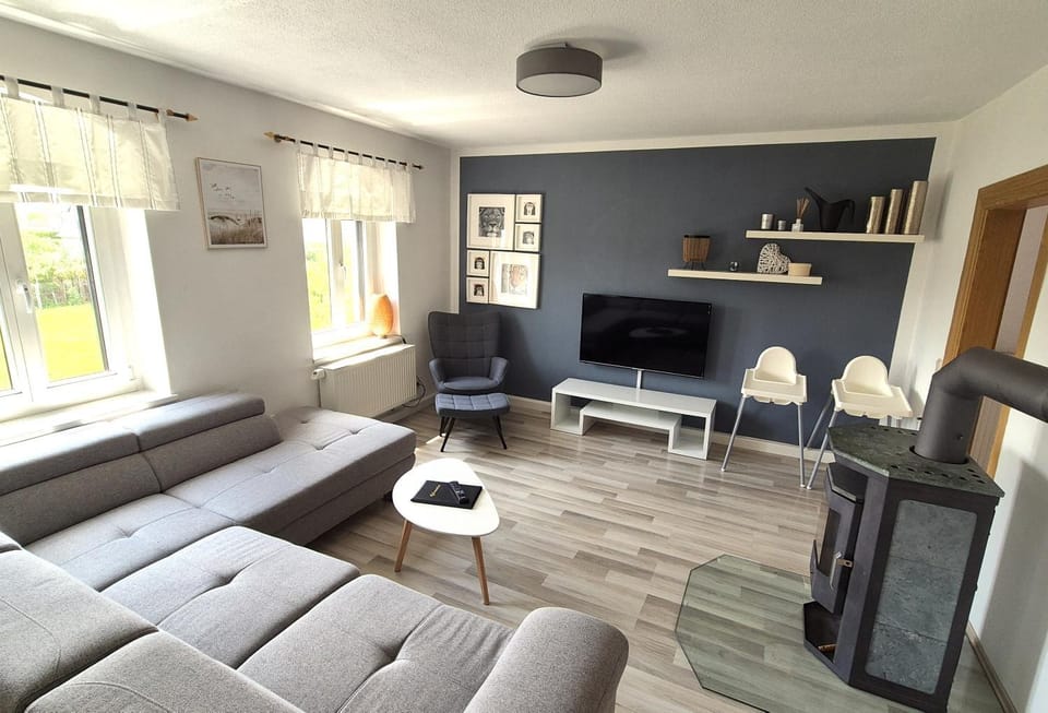 Communal lounge/ TV room, TV and multimedia, Living room, fireplace