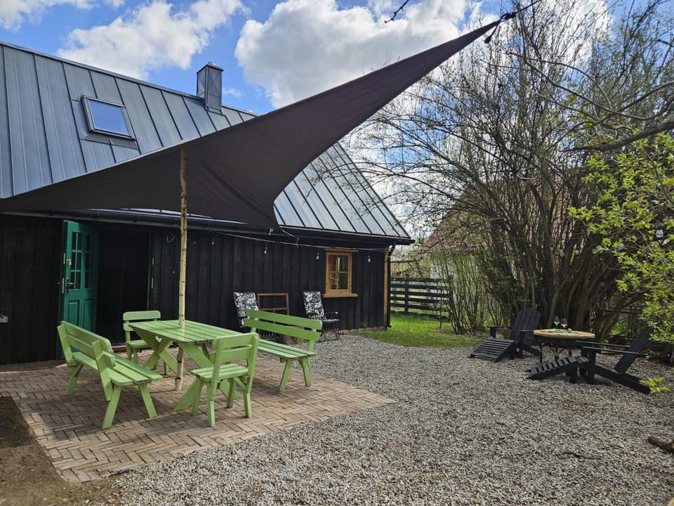 Property building, Patio, Spring, Day, Garden, Garden view