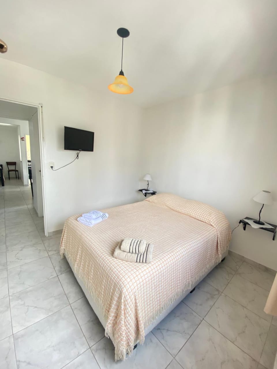 Bed, TV and multimedia, Photo of the whole room