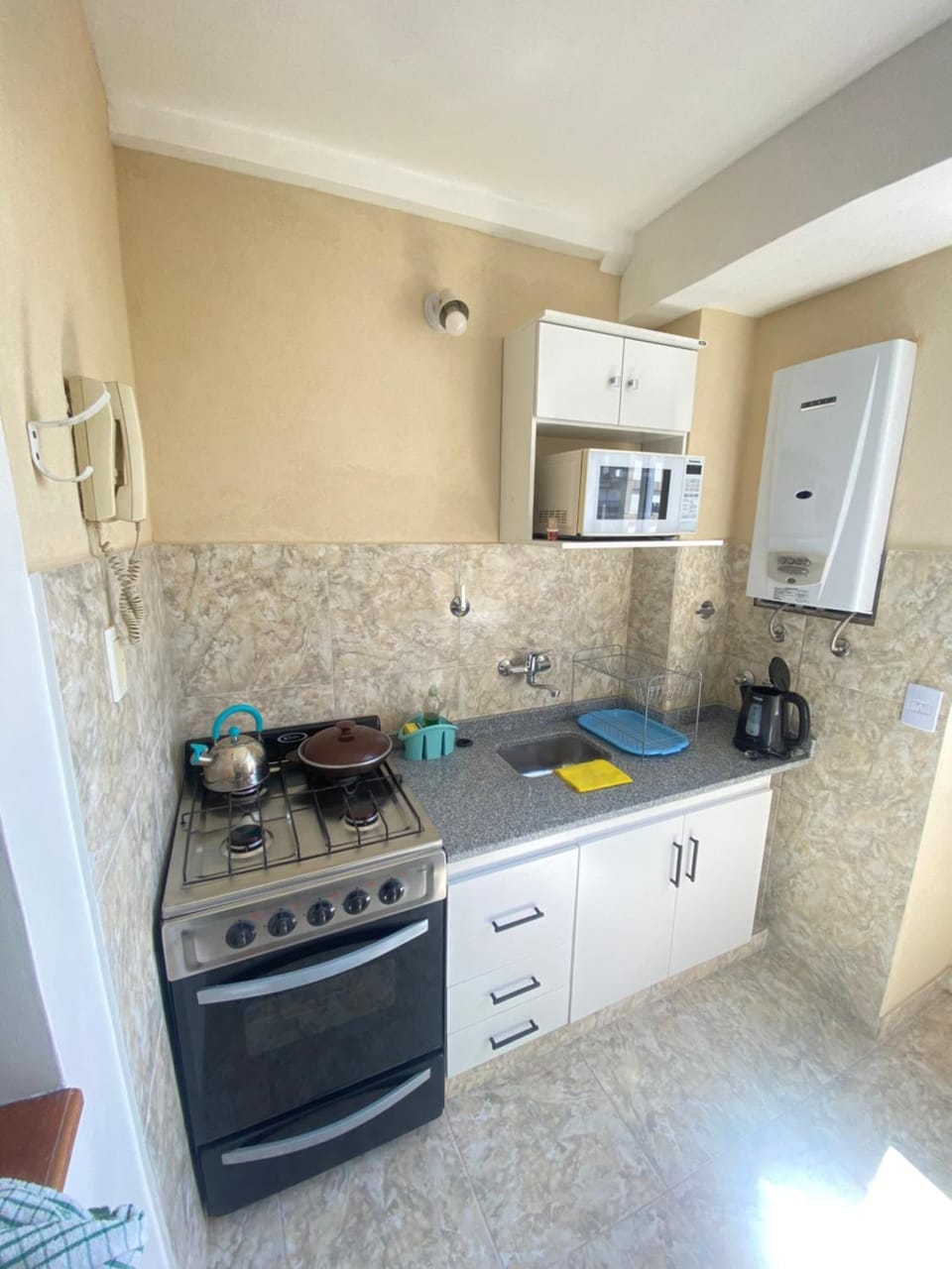 Coffee/tea facilities, dishwasher, minibar, pet friendly, toaster, kitchen