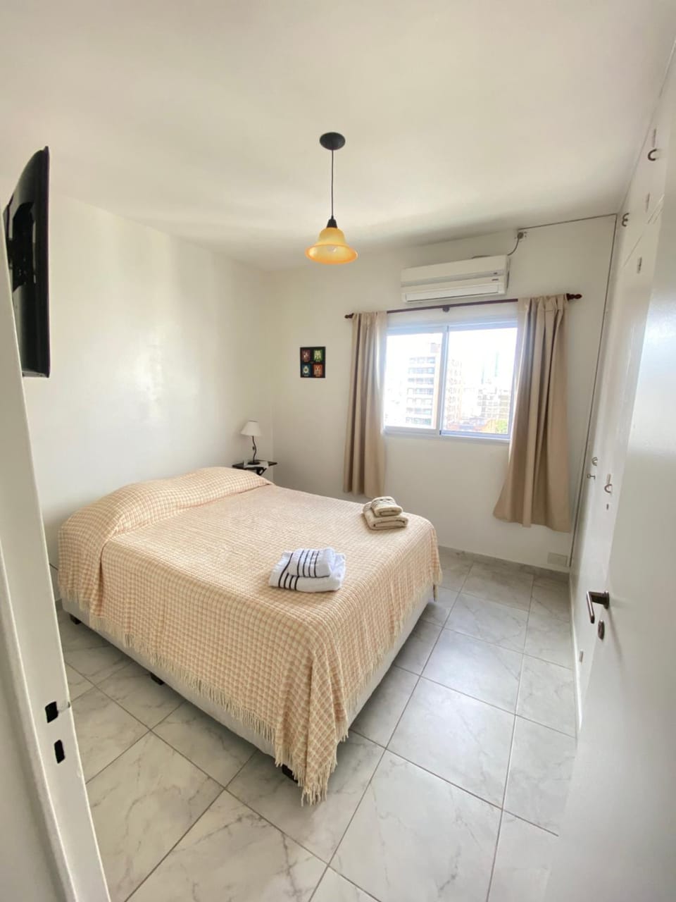 Photo of the whole room, City view