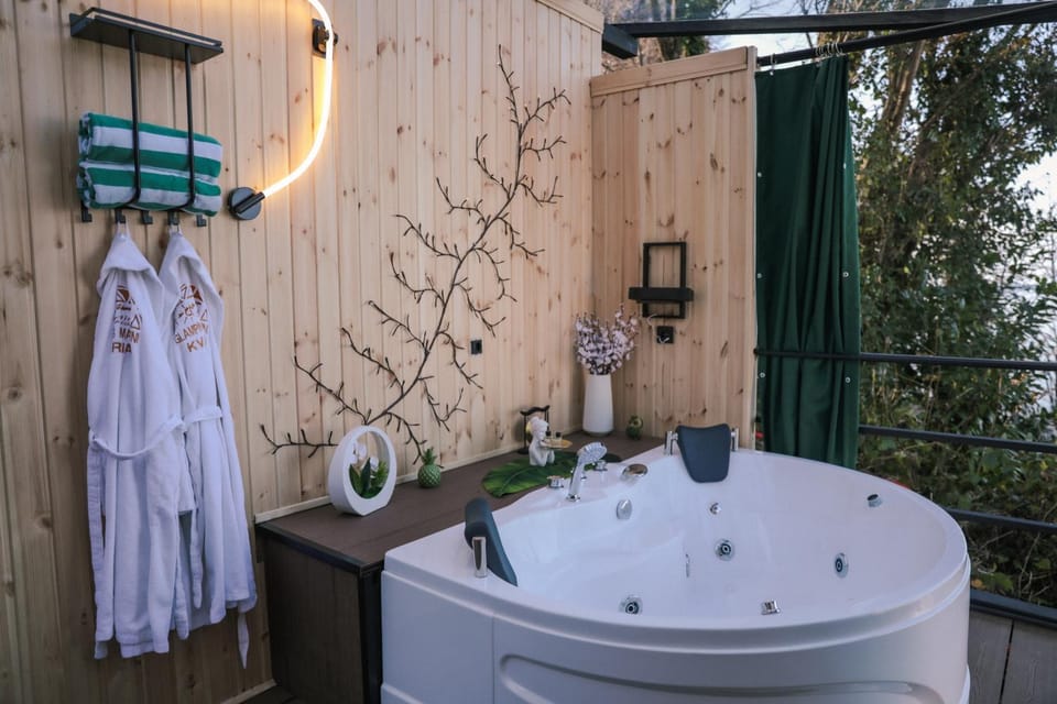 Balcony/Terrace, Bath