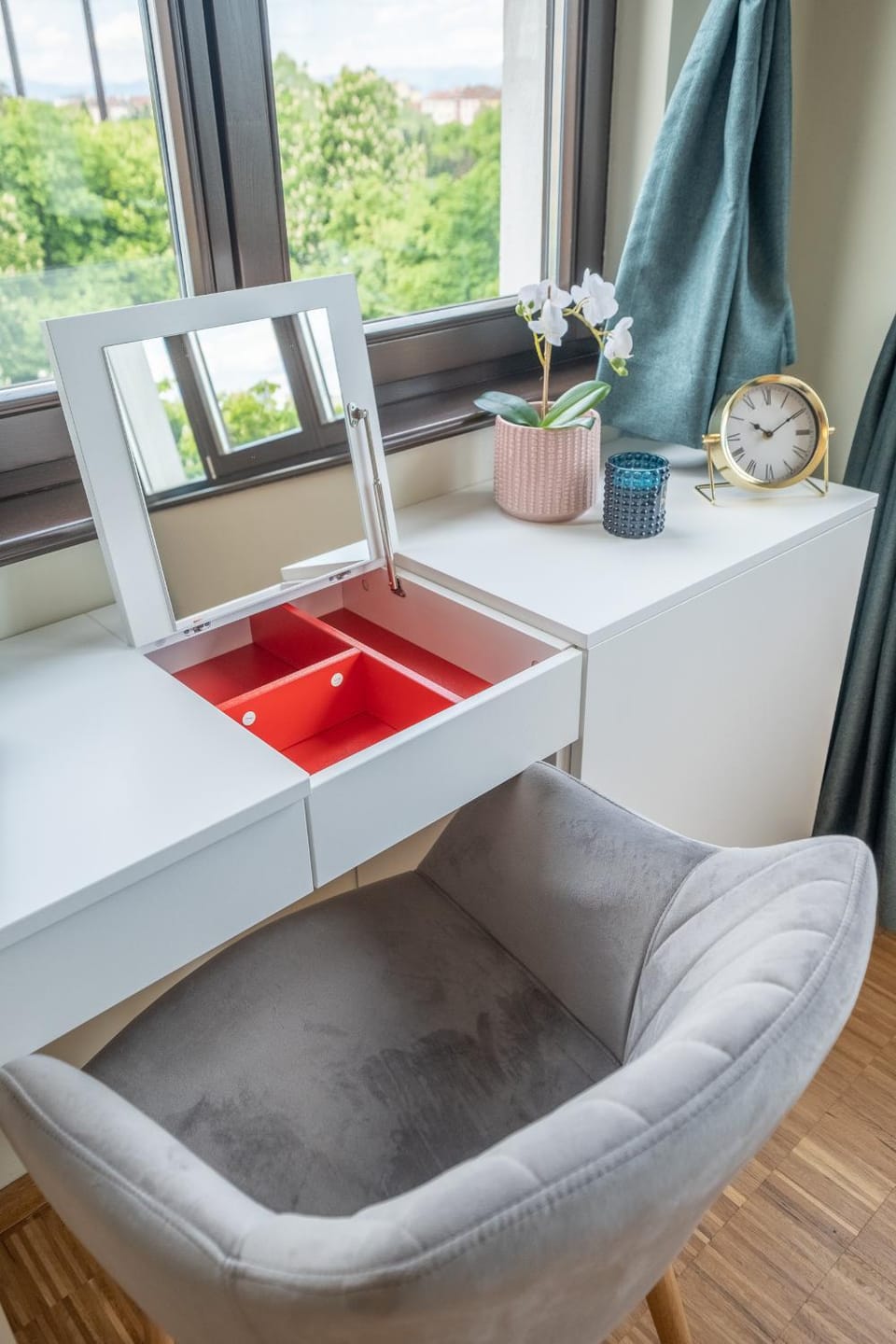 Seating area, Bedroom