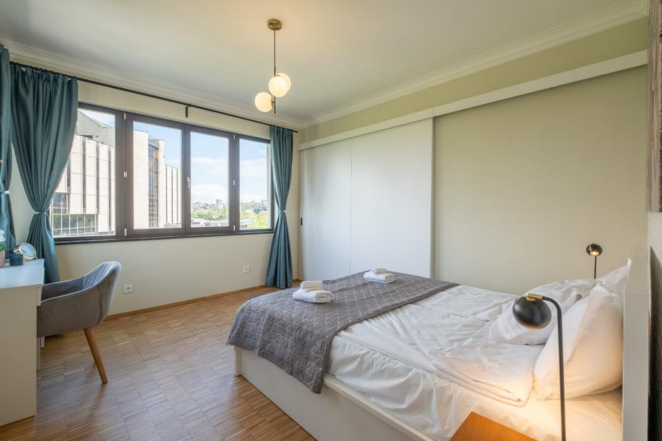 Bed, View (from property/room), View (from property/room), Photo of the whole room, Seating area, Bedroom, Landmark view, Landmark view, towels