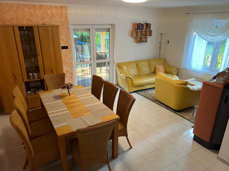 Living room, Dining area
