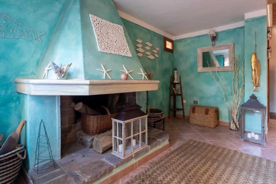 Kitchen or kitchenette, Living room, Seating area, fireplace