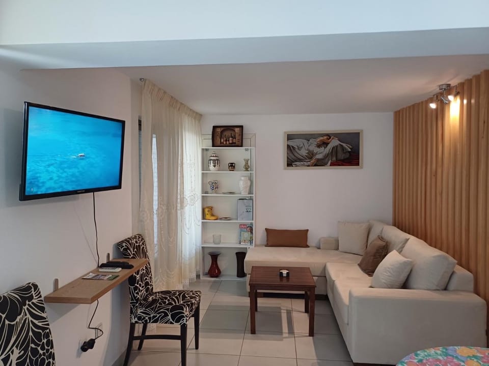 The White House Apartment in Europe