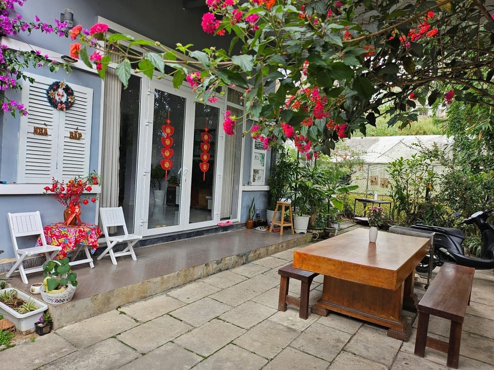 Garden, Dining area