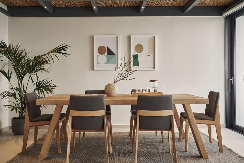 Decorative detail, Seating area, Dining area