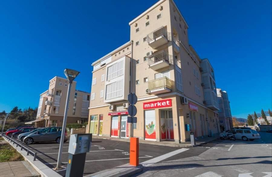 Property building, Street view